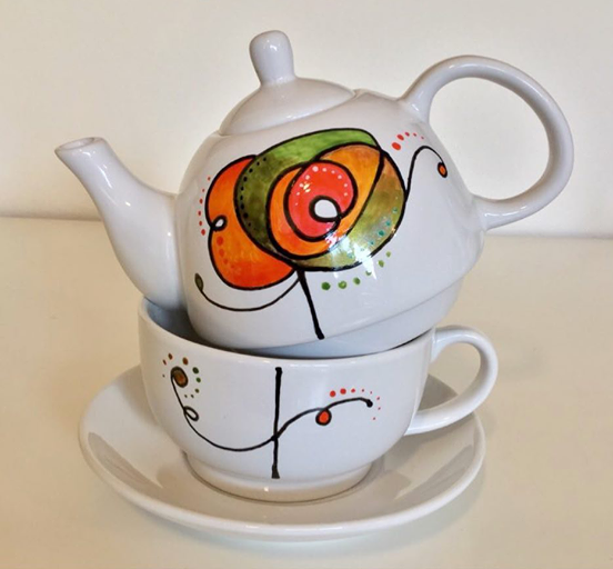 Unique hand-painted ceramic creations by the artist Luciana Torre. Customizable mugs. Perfect gift idea for special occasions such as Valentine's Day, Mother's Day, birthdays and Christmas. Gifts for mom and special mugs for friends and colleagues. Top ten gifts for tea-lovers and coffee-lovers. I use special top quality ceramic paints, dishwasher safe. Requests to hello@lucianatorre.com