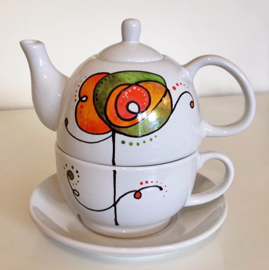 Unique hand-painted ceramic creations by the artist Luciana Torre. Customizable mugs. Perfect gift idea for special occasions such as Valentine's Day, Mother's Day, birthdays and Christmas. Gifts for mom and special mugs for friends and colleagues. Top ten gifts for tea-lovers and coffee-lovers. I use special top quality ceramic paints, dishwasher safe. Requests to hello@lucianatorre.com