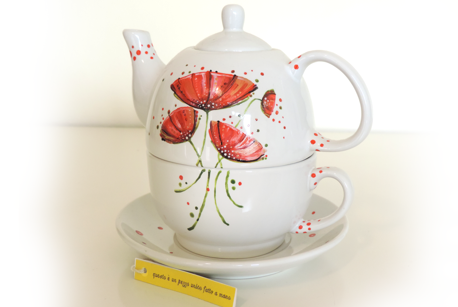 Tisaniera individuale in ceramica dipinta a mano Unique hand-painted ceramic creations by the artist Luciana Torre. Customizable mugs. Perfect gift idea for special occasions such as Valentine's Day, Mother's Day, birthdays and Christmas. Gifts for mom and special mugs for friends and colleagues. Top ten gifts for tea-lovers and coffee-lovers. I use special top quality ceramic paints, dishwasher safe. Requests to hello@lucianatorre.com