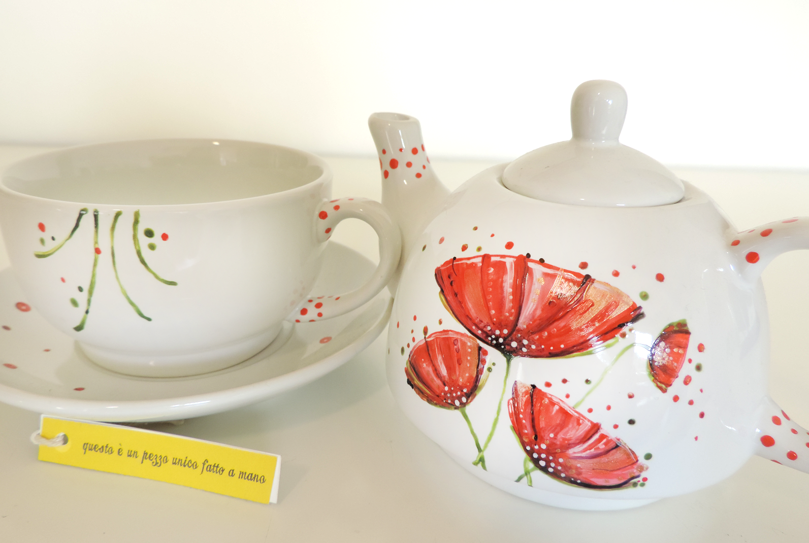 Tisaniera individuale in ceramica dipinta a mano Unique hand-painted ceramic creations by the artist Luciana Torre. Customizable mugs. Perfect gift idea for special occasions such as Valentine's Day, Mother's Day, birthdays and Christmas. Gifts for mom and special mugs for friends and colleagues. Top ten gifts for tea-lovers and coffee-lovers. I use special top quality ceramic paints, dishwasher safe. Requests to hello@lucianatorre.com