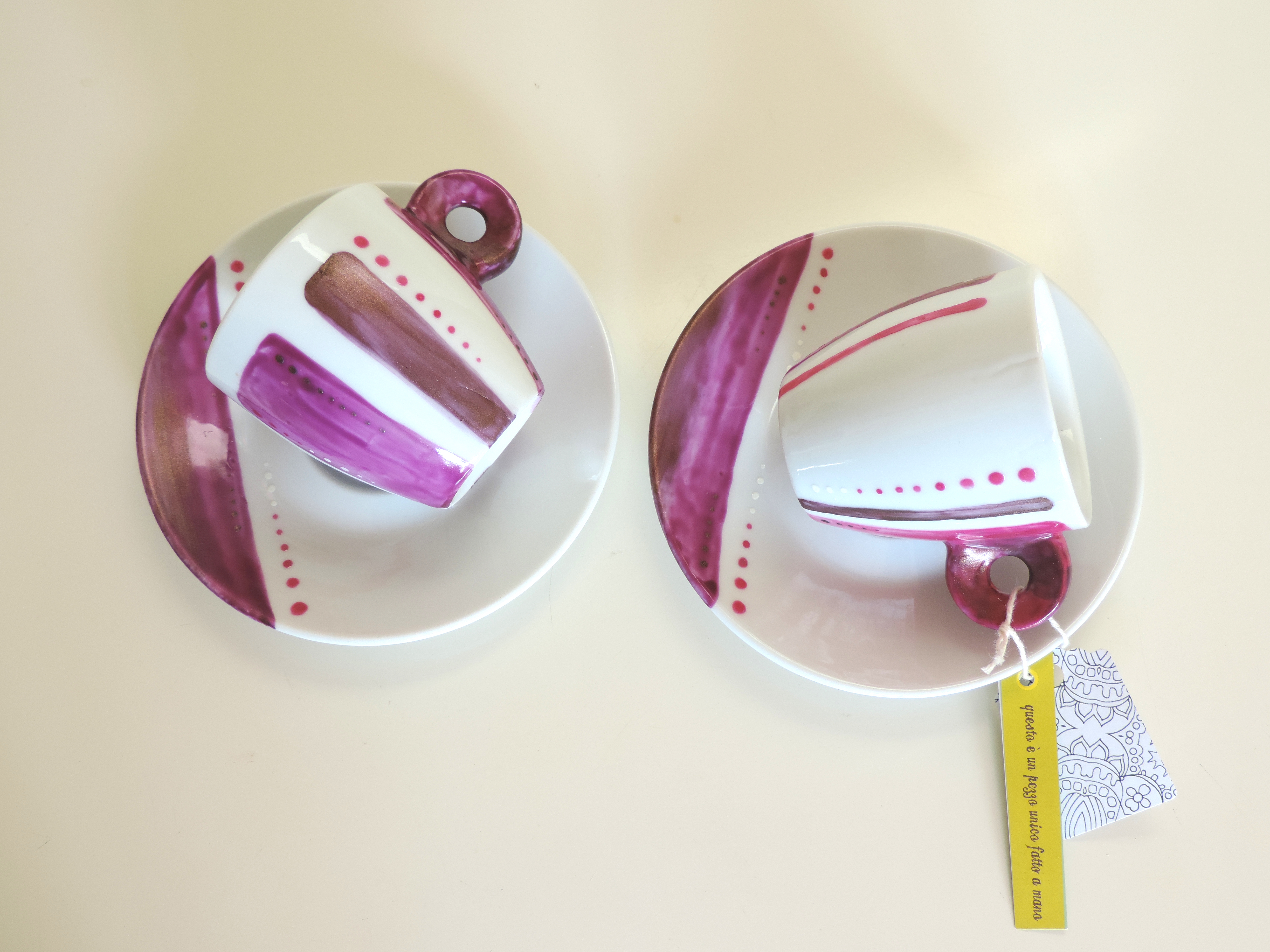 Set da caffè in ceramica dipinta a mano Unique hand-painted ceramic creations by the artist Luciana Torre. Customizable mugs. Perfect gift idea for special occasions such as Valentine's Day, Mother's Day, birthdays and Christmas. Gifts for mom and special mugs for friends and colleagues. Top ten gifts for tea-lovers and coffee-lovers. I use special top quality ceramic paints, dishwasher safe. Requests to hello@lucianatorre.com