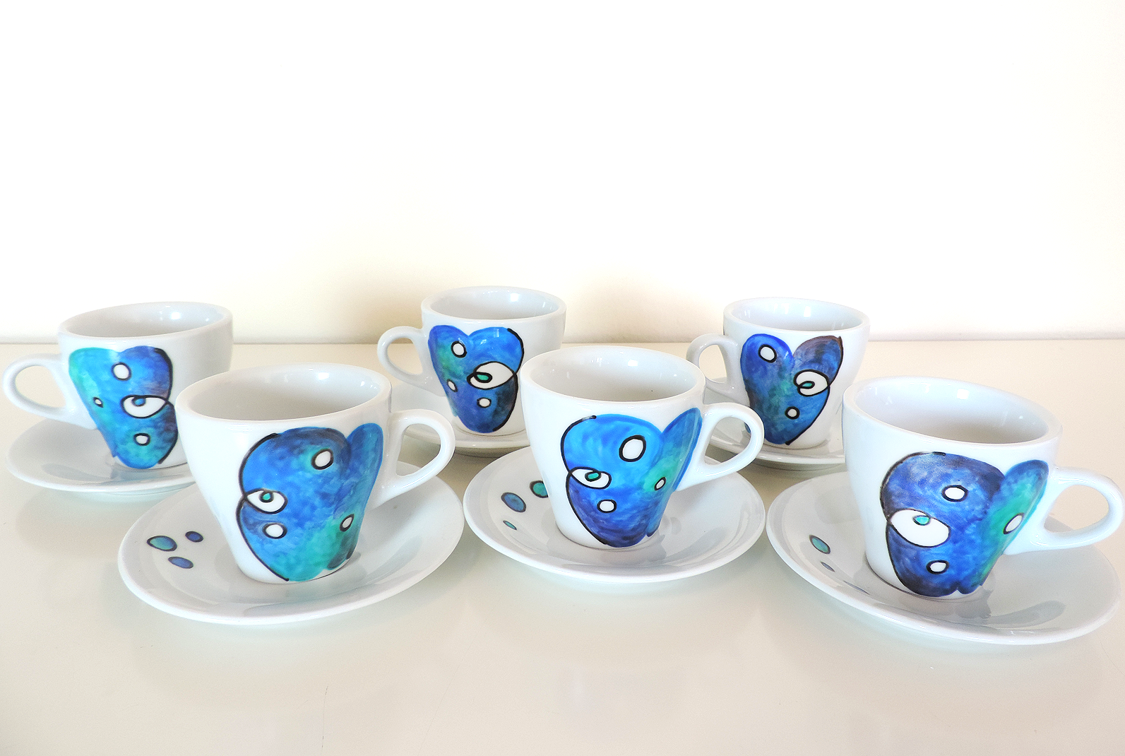 Unique hand-painted ceramic creations by the artist Luciana Torre. Customizable mugs. Perfect gift idea for special occasions such as Valentine's Day, Mother's Day, birthdays and Christmas. Gifts for mom and special mugs for friends and colleagues. Top ten gifts for tea-lovers and coffee-lovers. I use special top quality ceramic paints, dishwasher safe. Requests to hello@lucianatorre.com