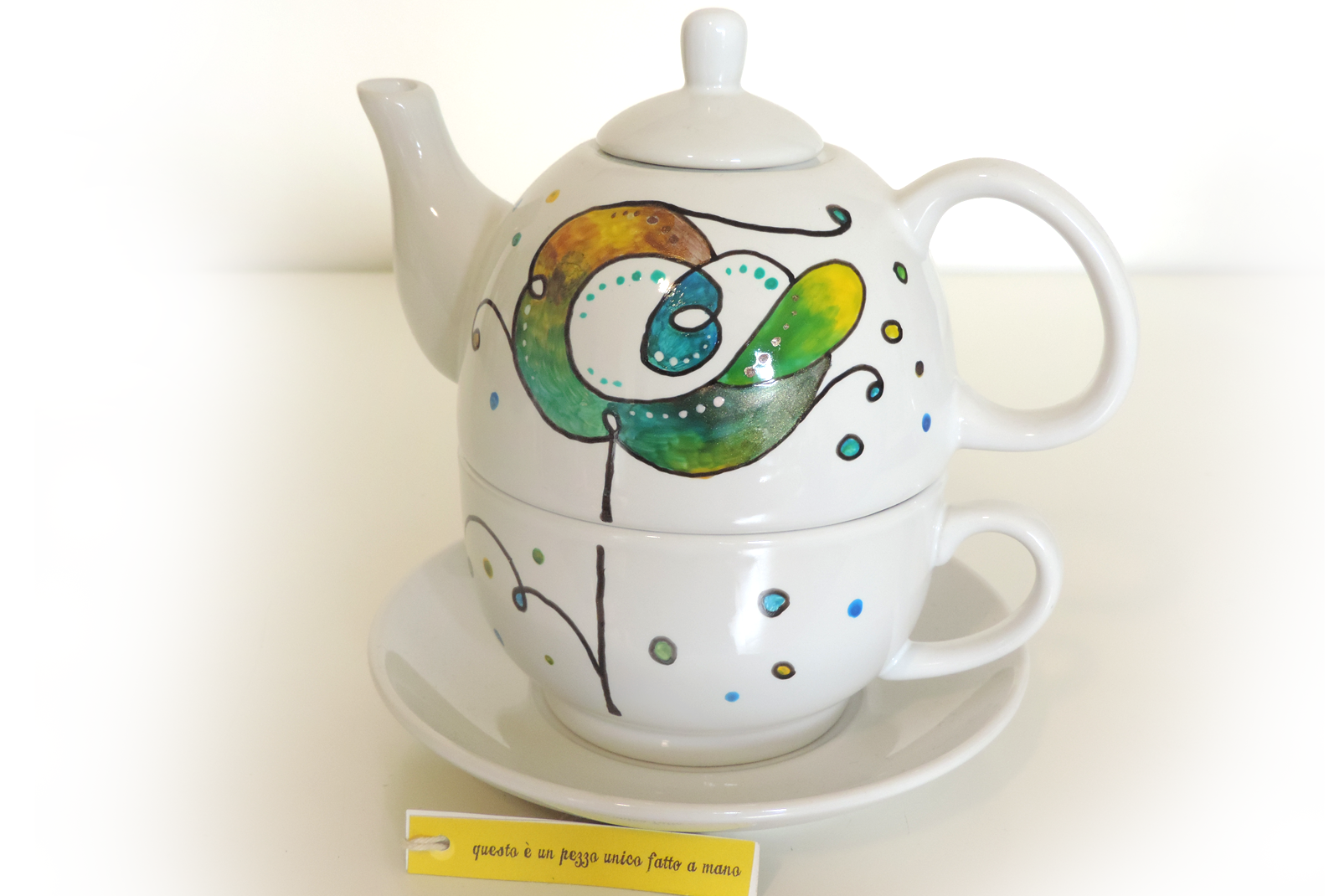 Tisaniera individuale in ceramica dipinta a mano Unique hand-painted ceramic creations by the artist Luciana Torre. Customizable mugs. Perfect gift idea for special occasions such as Valentine's Day, Mother's Day, birthdays and Christmas. Gifts for mom and special mugs for friends and colleagues. Top ten gifts for tea-lovers and coffee-lovers. I use special top quality ceramic paints, dishwasher safe. Requests to hello@lucianatorre.com