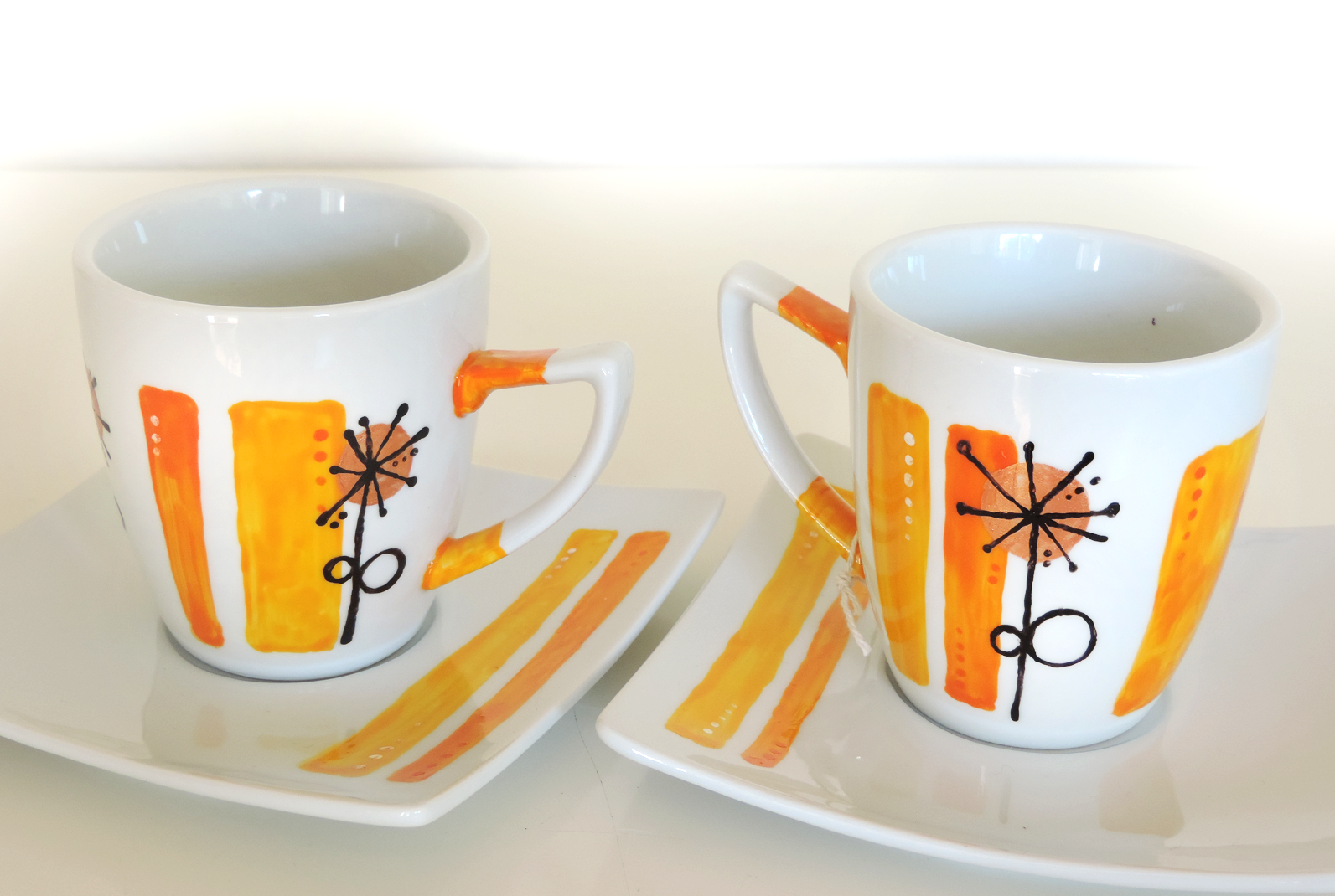 Servizio da tè in ceramica dipinta a mano Unique hand-painted ceramic creations by the artist Luciana Torre. Customizable mugs. Perfect gift idea for special occasions such as Valentine's Day, Mother's Day, birthdays and Christmas. Gifts for mom and special mugs for friends and colleagues. Top ten gifts for tea-lovers and coffee-lovers. I use special top quality ceramic paints, dishwasher safe. Requests to hello@lucianatorre.com