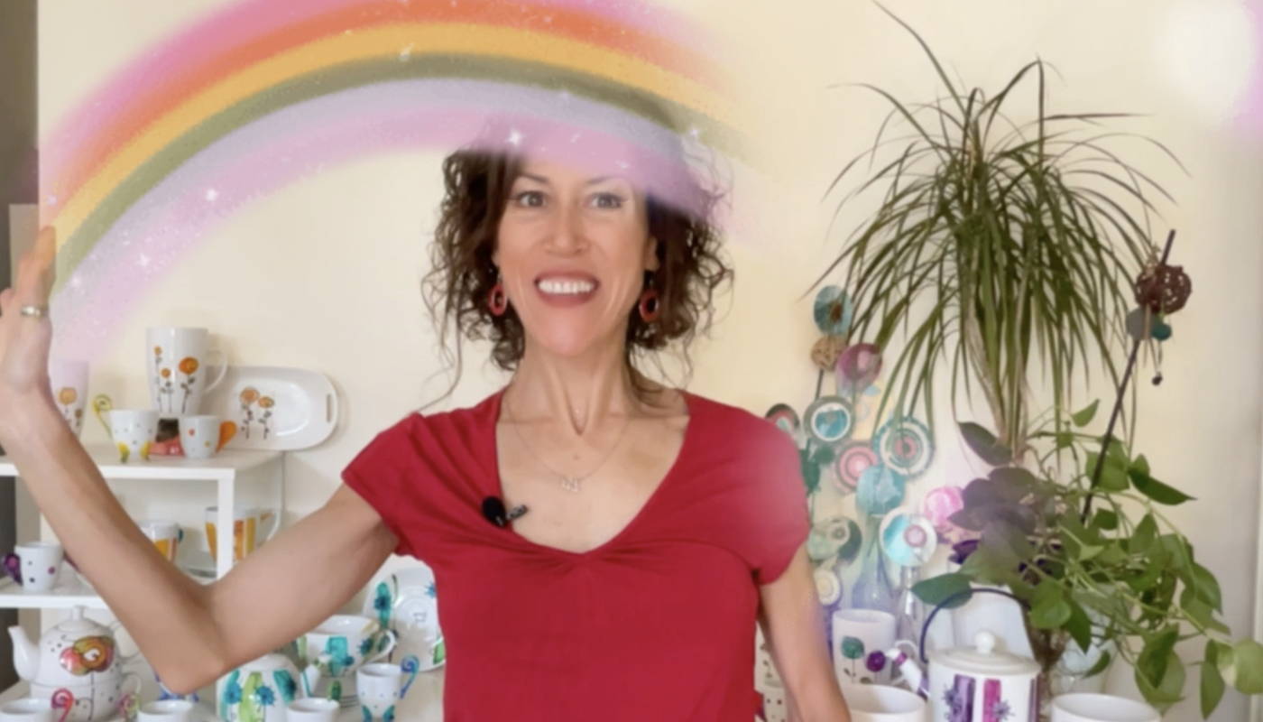 Learn how to paint on ceramic with fixing colors at home oven, in this art class by top teacher Luciana Torre. In this step by step tutorial you will learn: Techniques to decorate ceramic, porcelain and glass objects. How to fix the ceramic paintings in your oven at home. Create your personalized gifts Painting on ceramic with fixing in domestic oven is a top skillshare class by Luciana Torre Art, in Spanish with subtitles in English.